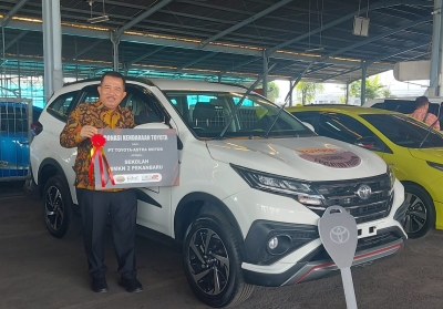 Donasi Kendaraaan PT Toyota-Astra Motor Ke SMKN 2 Pekanbaru