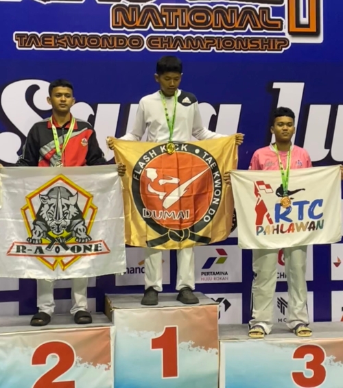 Juara 2, Meraih medali Perak  dalam event Riau National Taekwondo Championship 2025